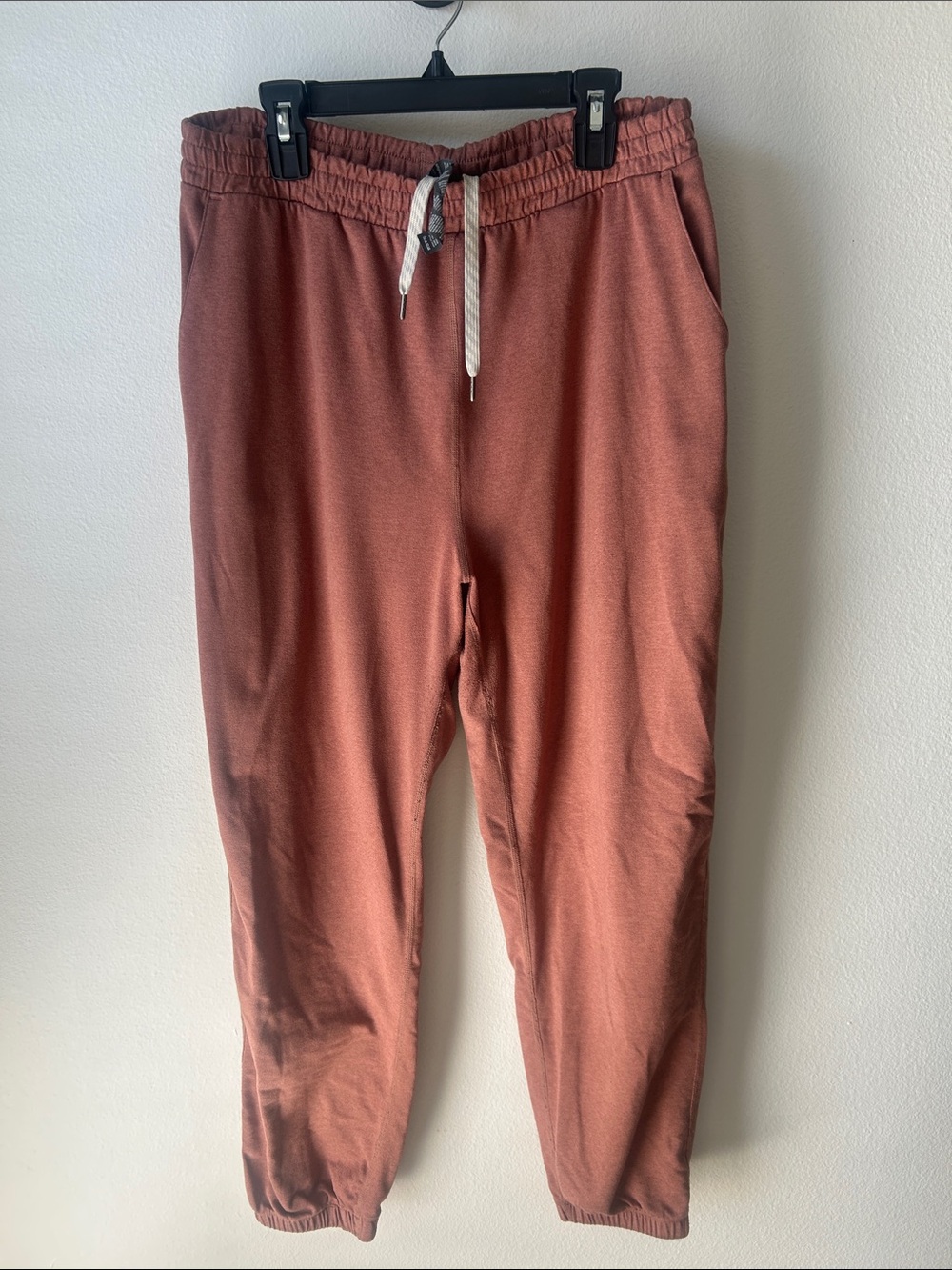 Vuori Women's Rust Drawstring Jogger Pants